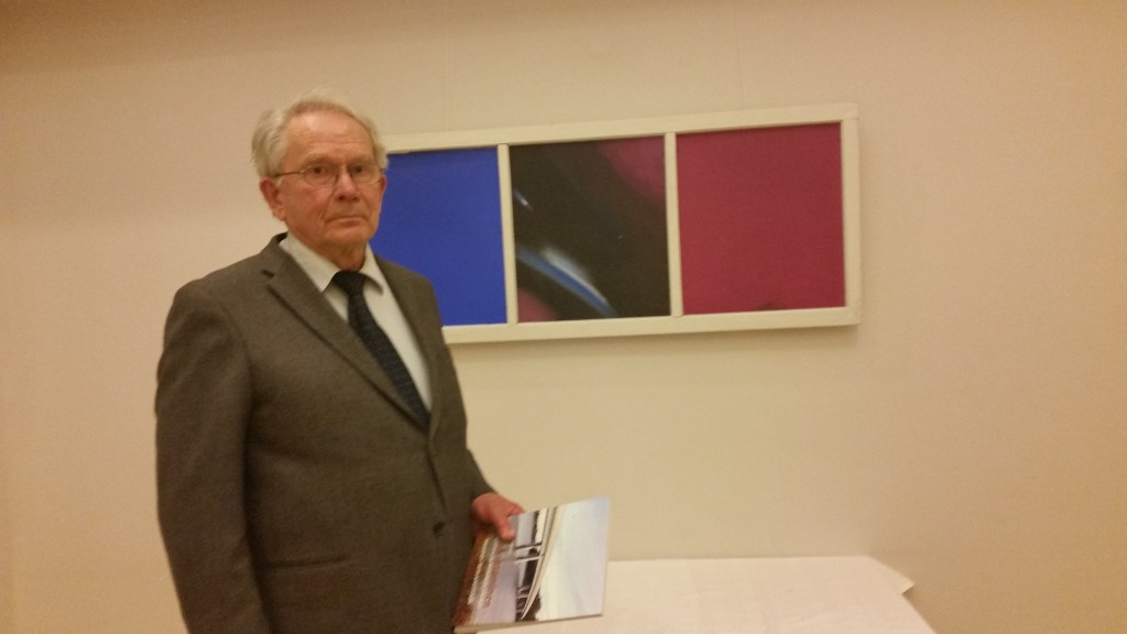 Kirjoittaja ja kirja.